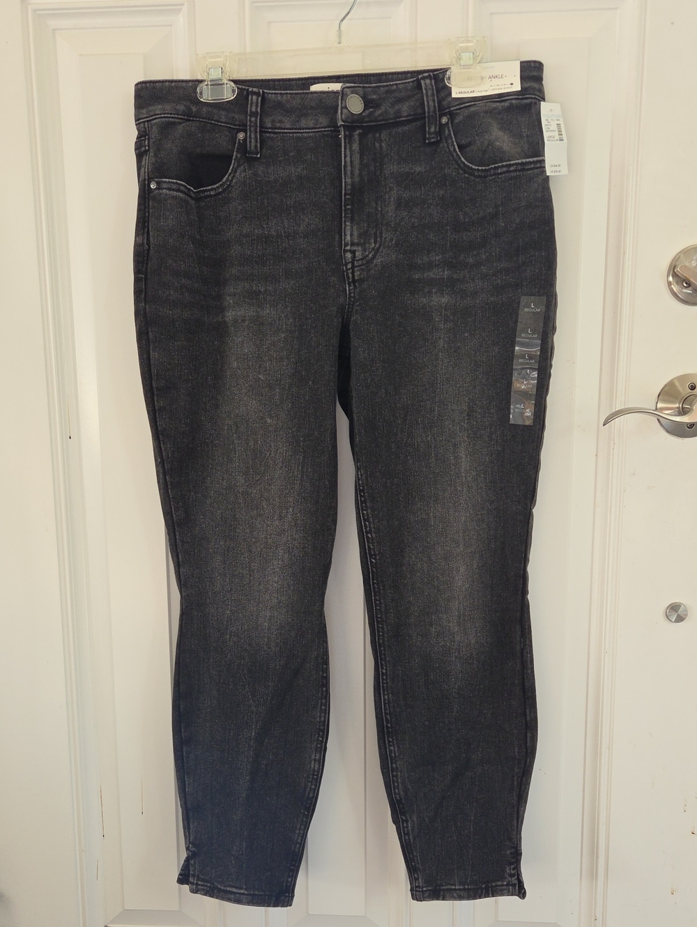 Black M. Jeans Jeggings By Maurices Size L Reg. Original Fit Mid Rise NWT